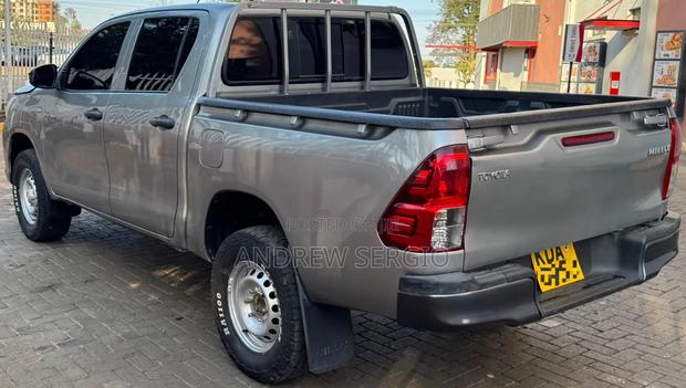 Toyota Hilux Revo Double Cab Deisel 2.4 AWD 2019 Gray