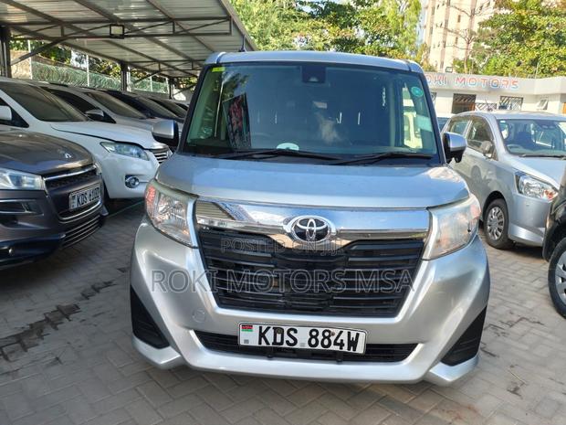 Toyota Roomy 2017 Silver