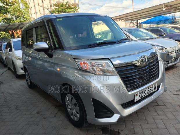 Toyota Roomy 2017 Silver