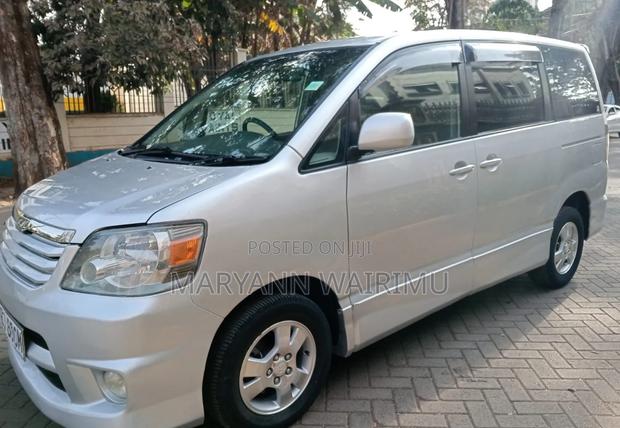 Toyota Noah 2.0 FWD (8 Seater) 2002 Silver