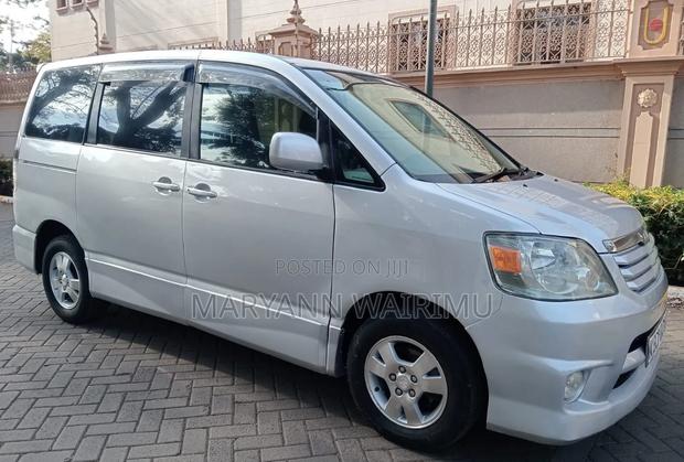 Toyota Noah 2.0 FWD (8 Seater) 2002 Silver