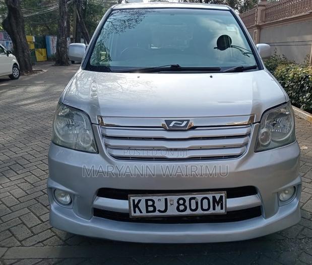 Toyota Noah 2.0 FWD (8 Seater) 2002 Silver