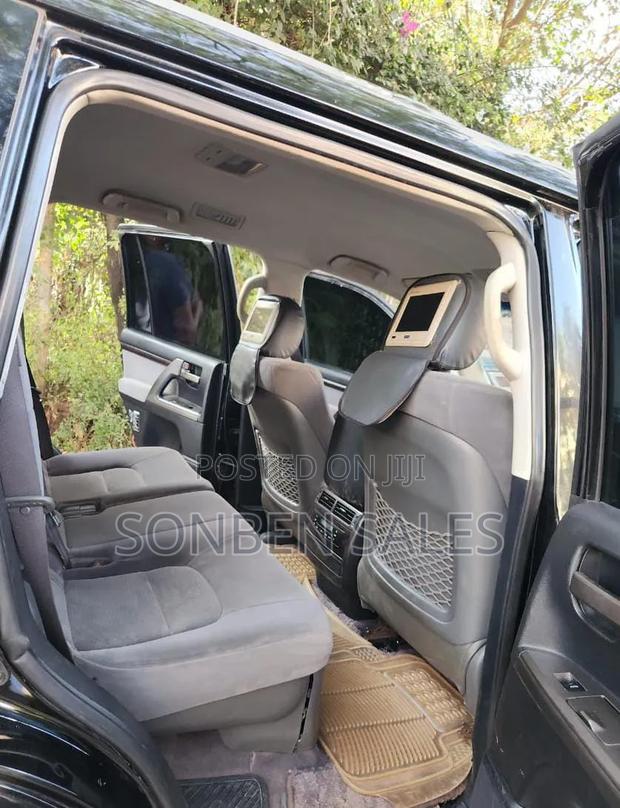 Toyota Land Cruiser 4.6 V8 AX 2009 Black