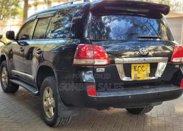 Toyota Land Cruiser 4.6 V8 AX 2009 Black