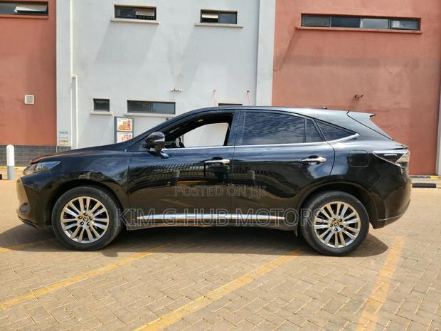Toyota Harrier 2.0 2017 Black