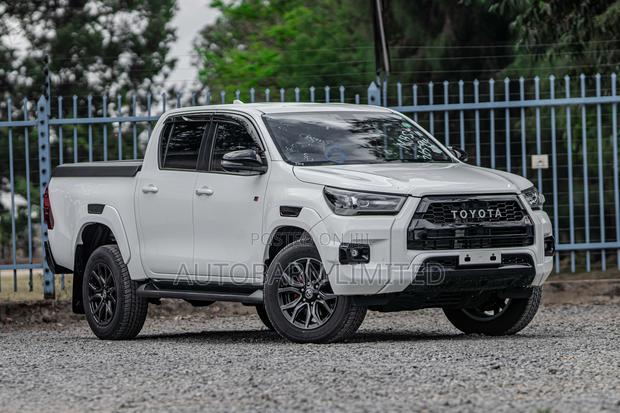 Toyota Hilux 2022 White