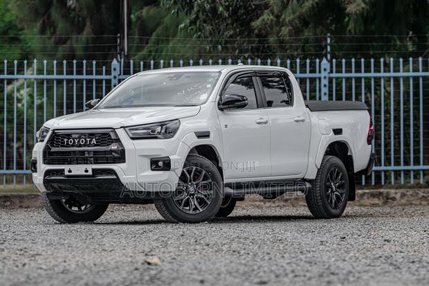 Toyota Hilux 2022 White