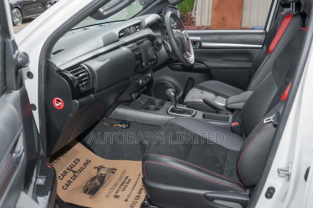 Toyota Hilux 2022 White