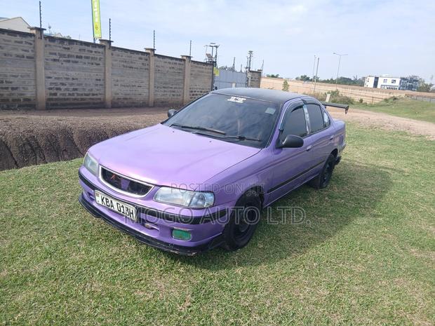 Nissan Sunny 2000 Gray
