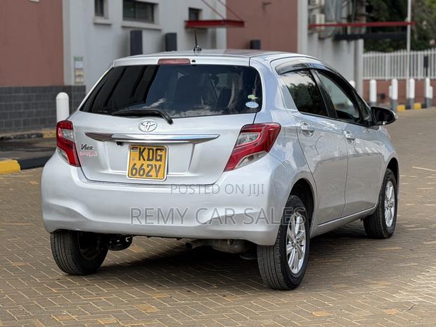 Toyota Vitz 2015 Silver