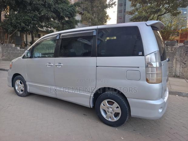Toyota Noah 2.0 FWD (8 Seater) 2004 Silver