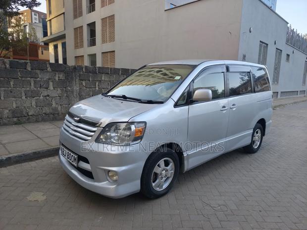 Toyota Noah 2.0 FWD (8 Seater) 2004 Silver