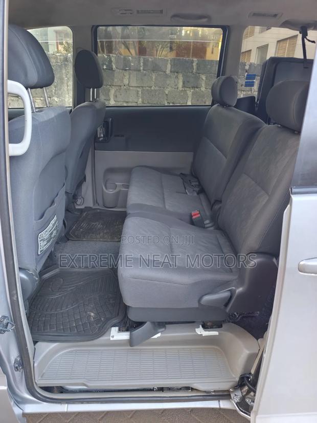 Toyota Noah 2.0 FWD (8 Seater) 2004 Silver