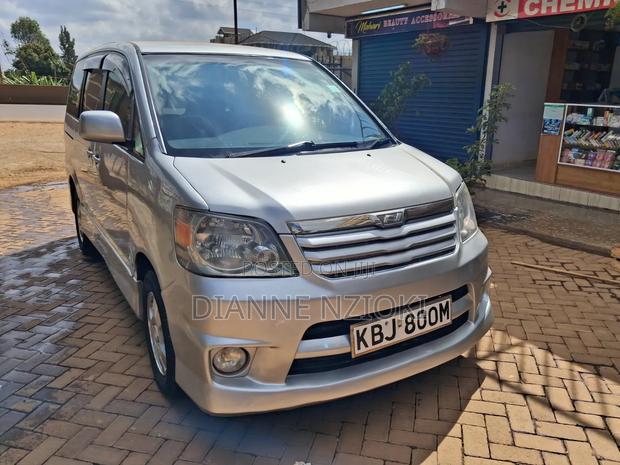 Toyota Noah 2002 Silver