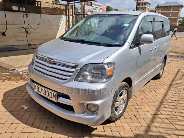Toyota Noah 2002 Silver