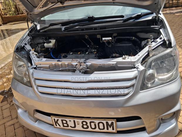 Toyota Noah 2002 Silver