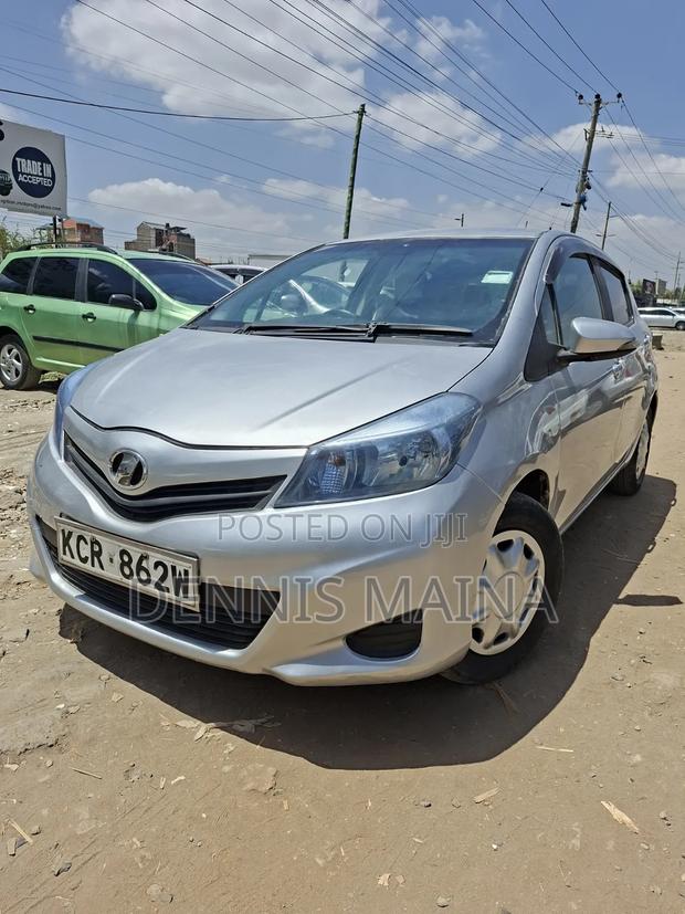 Toyota Vitz 1.3 FWD 5dr 2012 Silver