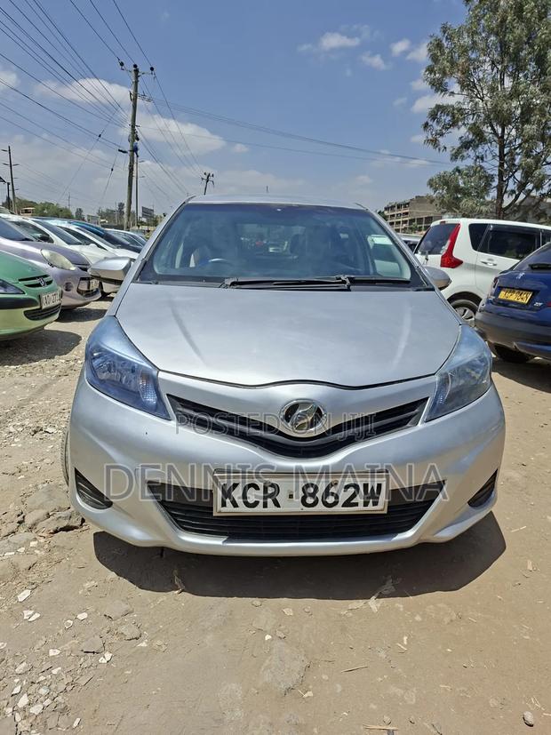 Toyota Vitz 1.3 FWD 5dr 2012 Silver