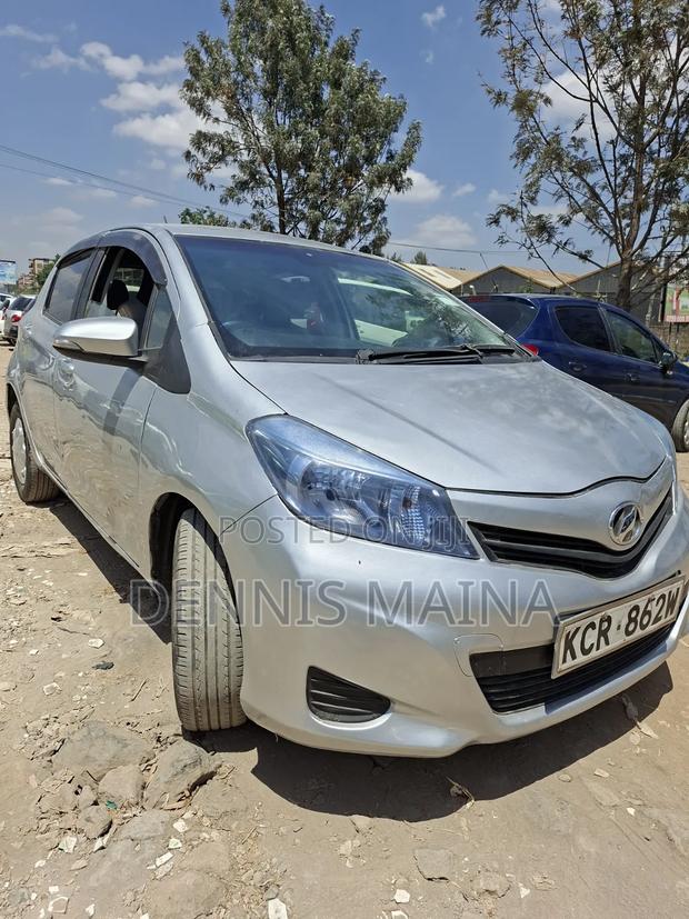 Toyota Vitz 1.3 FWD 5dr 2012 Silver