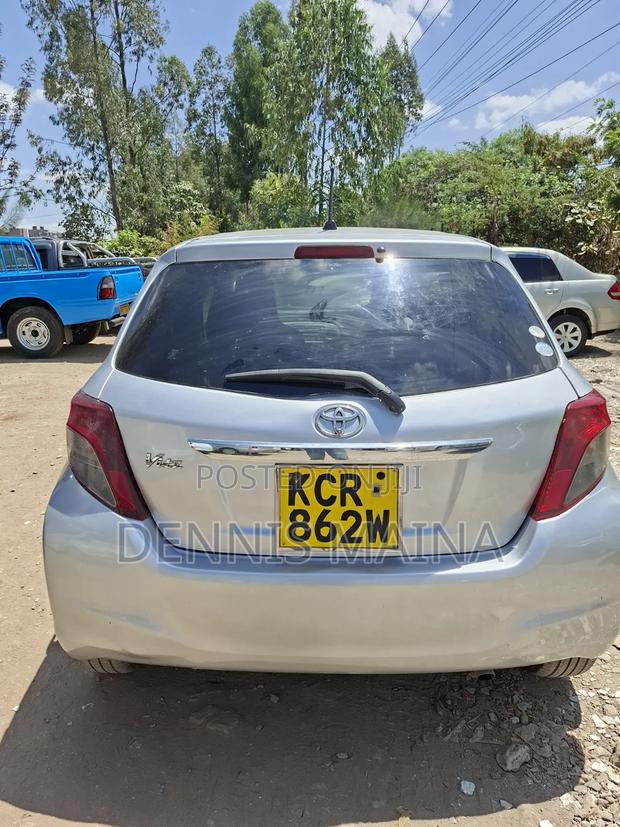 Toyota Vitz 1.3 FWD 5dr 2012 Silver