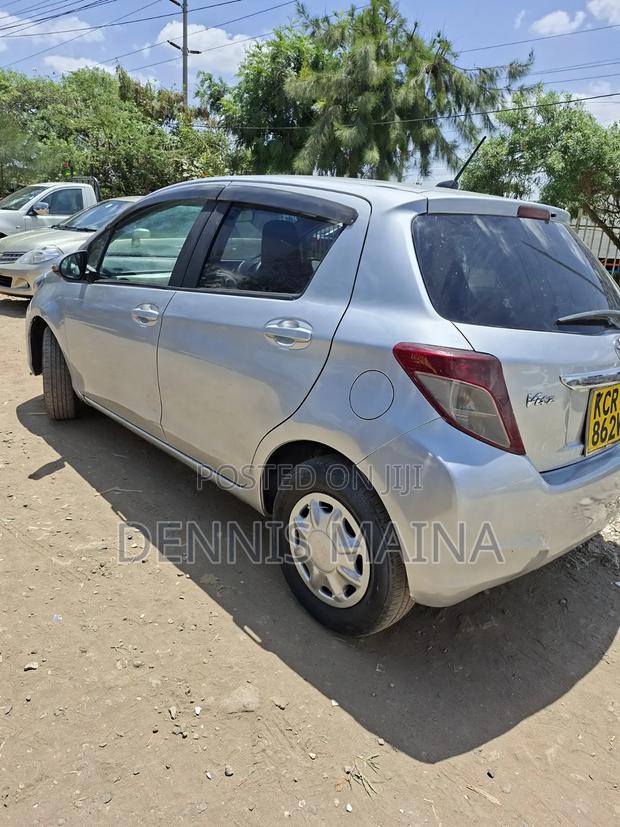 Toyota Vitz 1.3 FWD 5dr 2012 Silver