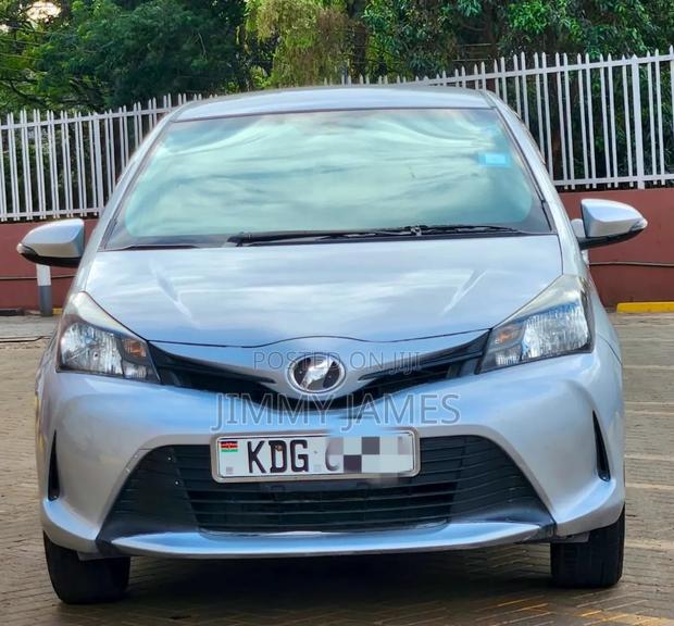 Toyota Vitz 1.3 FWD 5dr 2015 Gray