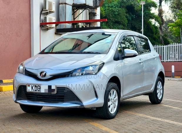 Toyota Vitz 1.3 FWD 5dr 2015 Gray
