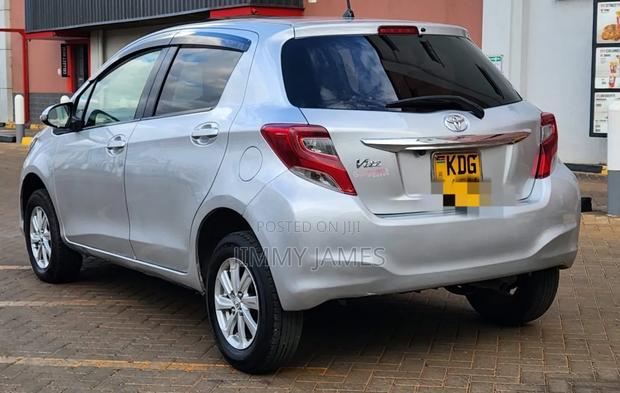 Toyota Vitz 1.3 FWD 5dr 2015 Gray
