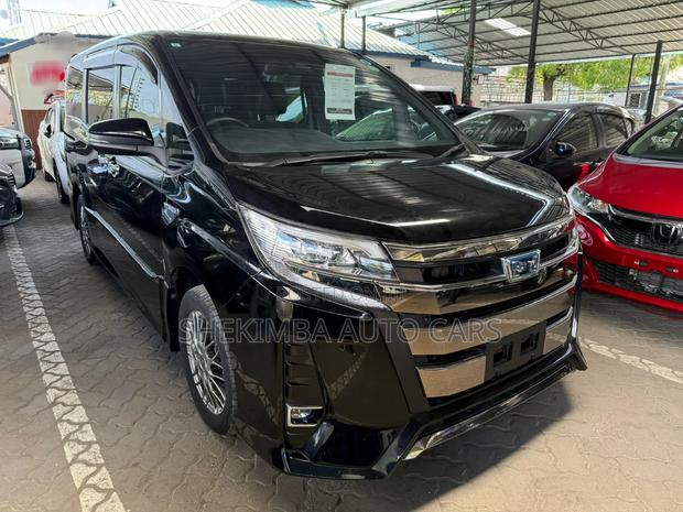 Toyota Noah 1.8 FWD Hybrid (7 seater) 2020 Black