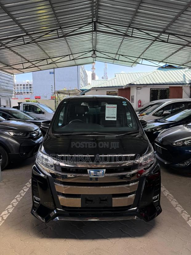 Toyota Noah 1.8 FWD Hybrid (7 seater) 2020 Black