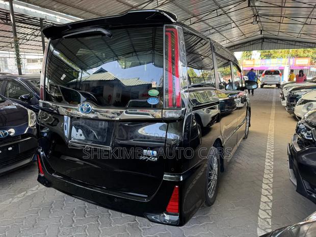 Toyota Noah 1.8 FWD Hybrid (7 seater) 2020 Black