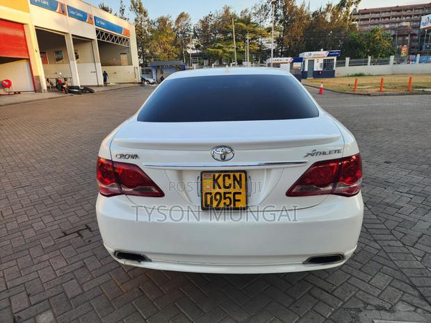Toyota Crown 2010 White