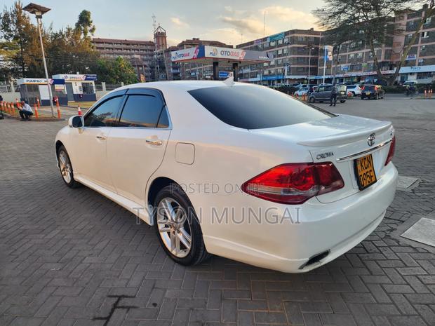 Toyota Crown 2010 White