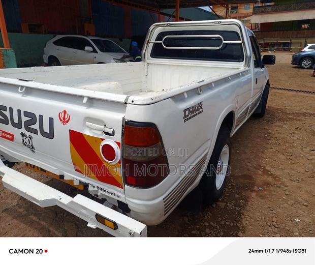 Isuzu Tougher 1993 White