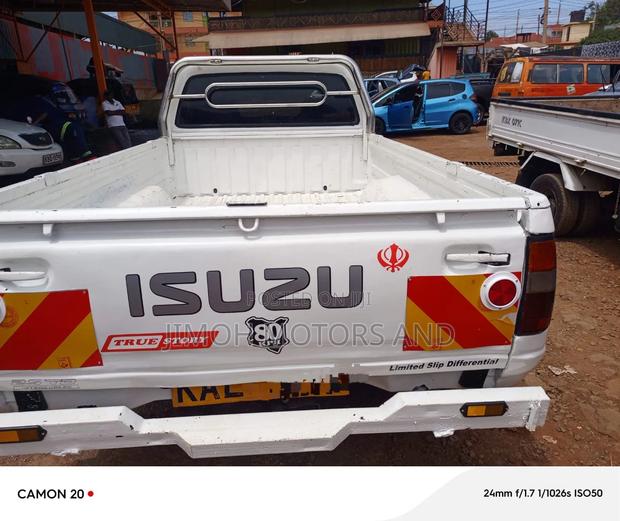 Isuzu Tougher 1993 White