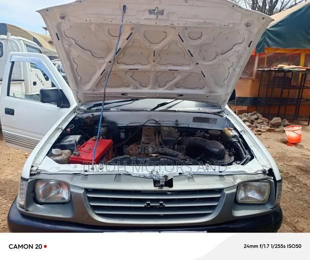 Isuzu Tougher 1993 White
