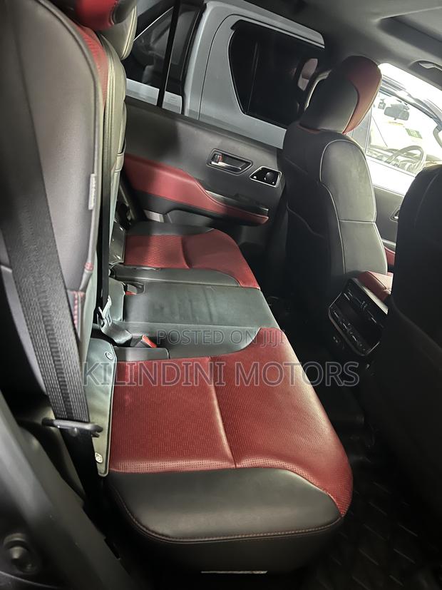 Toyota Land Cruiser 2024 Black