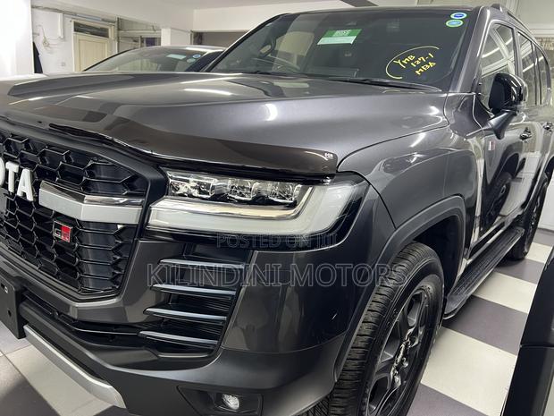 Toyota Land Cruiser 2024 Black