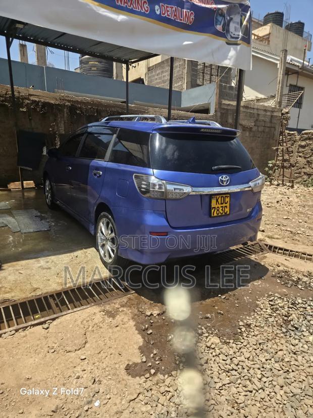 Toyota Wish 2014 Blue