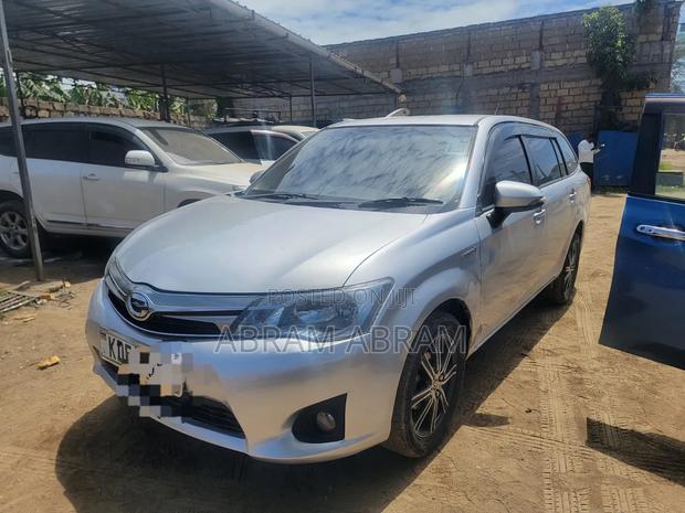Toyota Corolla Fielder 2015 Silver