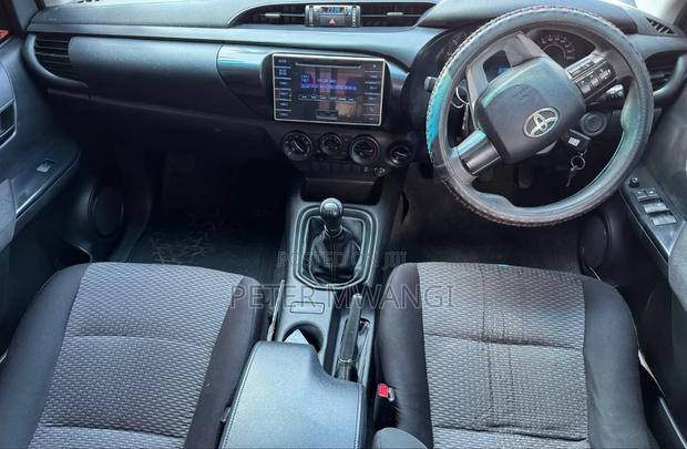 Toyota Hilux 2019 Gray