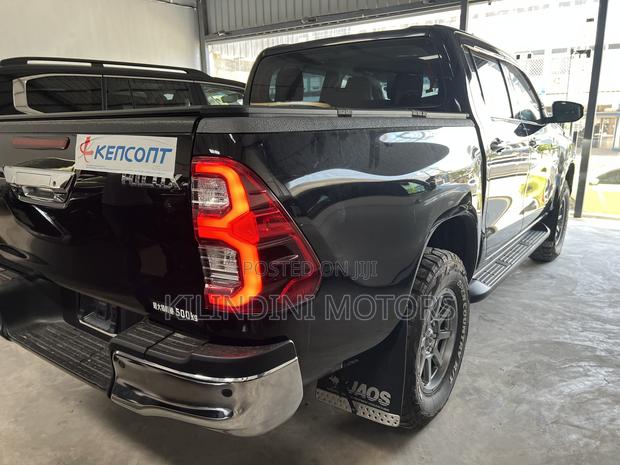 Toyota Hilux 2021 Black