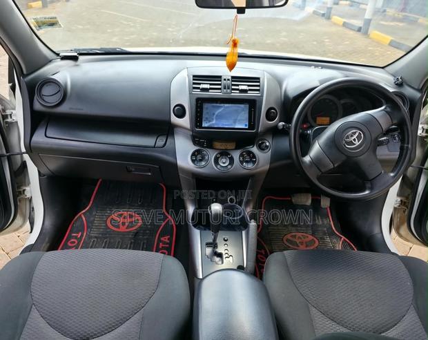 Toyota RAV4 2010 Pearl