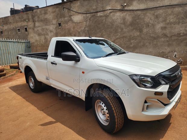 New Isuzu D-MAX 2025 White