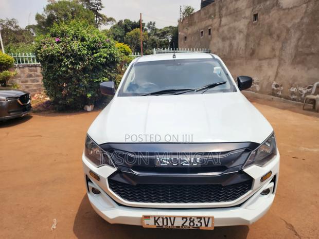 New Isuzu D-MAX 2025 White