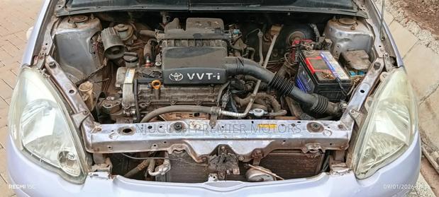 Toyota Vitz 2005 Pink