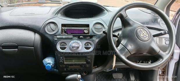 Toyota Vitz 2005 Pink