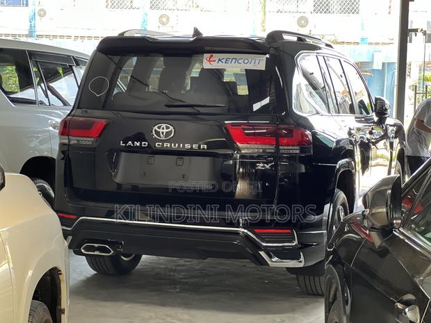 Toyota Land Cruiser 2023 Black