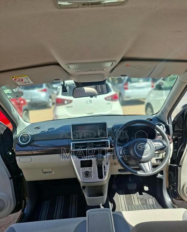 Daihatsu Cast 2019 Blue