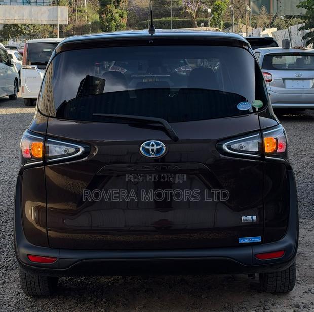 Toyota Sienta 2019 Brown
